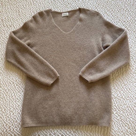 Vintage United Colors of Benetton Taupe V-Neck Sweater, Wool + Angora, Small - Picture 8 of 12